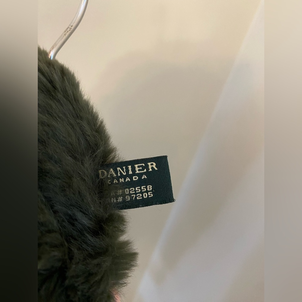 Danier Rabbit Fur Scarf or Neck Warmer Green - Picture 6 of 7